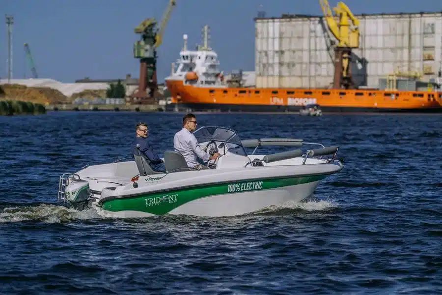 szczecińskie firmy budować dostępne cenowo ekologiczne łodzie motorowe (3)