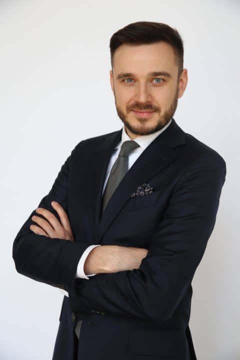 Bartosz-Jakubowski-Marketing-Manager-w-LMC-Polska-e1585242128936