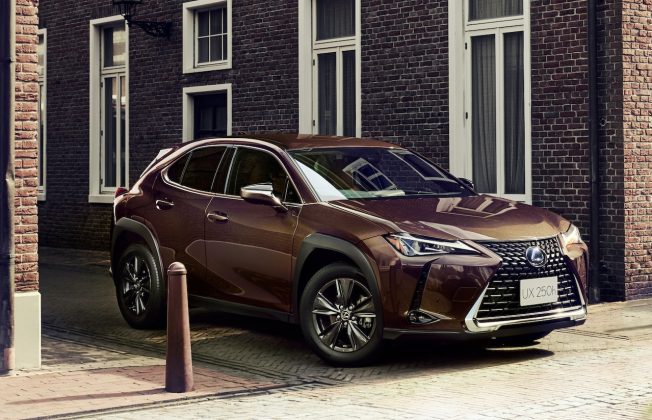 Lexus UX 250h w brązie (1)