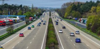 jazda na autostradzie samochód