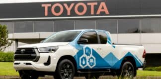 Prototypowa Toyota Hilux zasilana wodorowymi ogniwami paliwowymi zaprezentowana