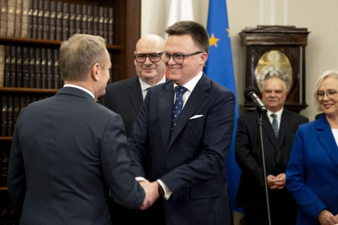Uroczystość wręczenia uchwał Sejmu ws. wyboru Premiera