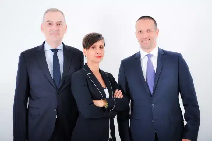 Od lewej do prawej: Alexis Kotsioris, Principal & Managing Director, Eri Mitsostergiou, Principal & COO, Antonis Antonakopoulos, Director & Head of Retail.