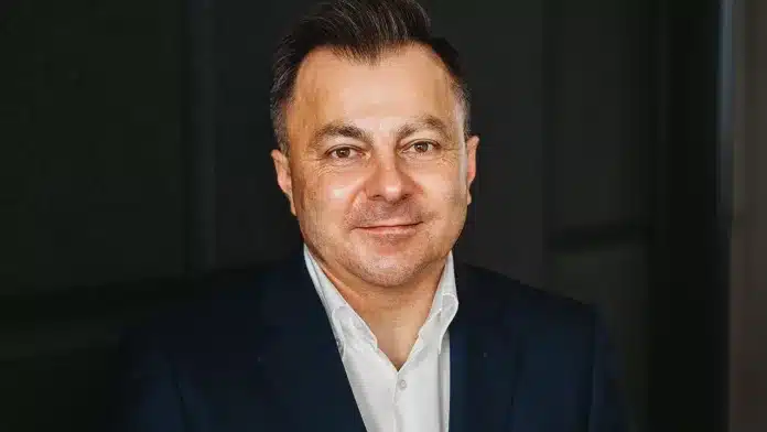 Wojciech Waryś, Associate Partner, Dział Powierzchni Przemysłowych i Logistycznych, AXI IMMO