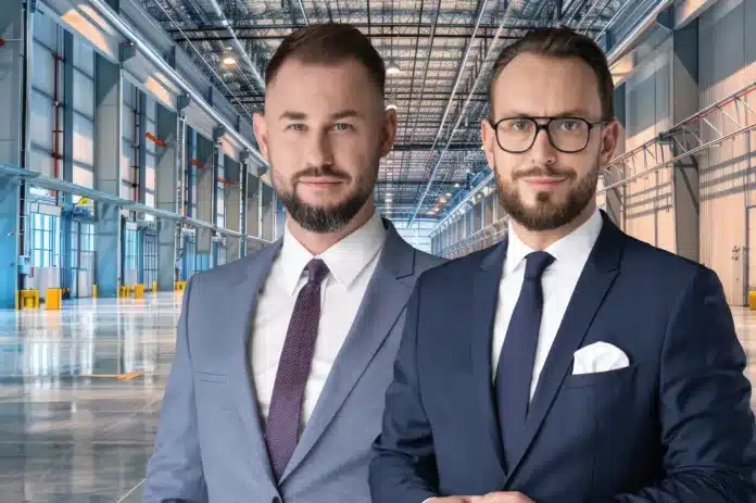 Jakub Kurek, Dyrektor Działu Powierzchni Przemysłowych i Magazynowych, oraz Michał Kozar, Associate Director w Dziale Powierzchni Przemysłowych i Magazynowych Newmark Polska