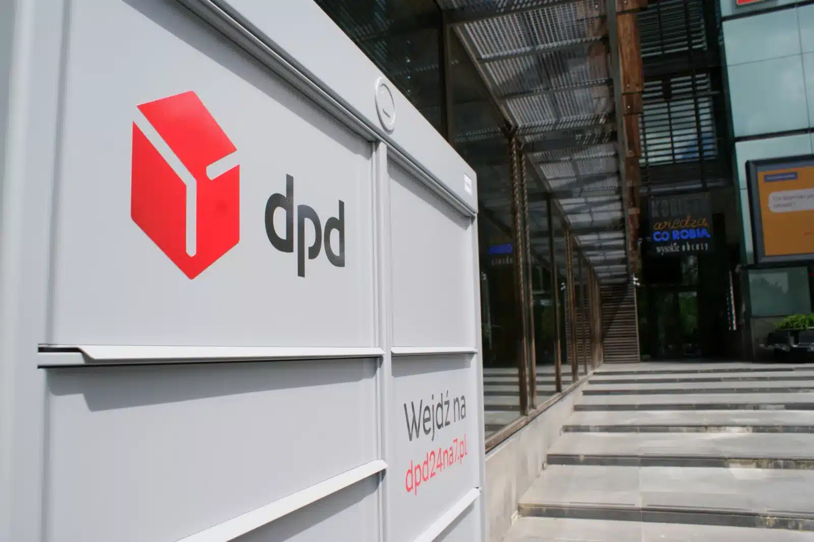 DPD Polska uruchomi 9 tysięcy automatów paczkowych SwipBox Infinity do końca 2024 r.