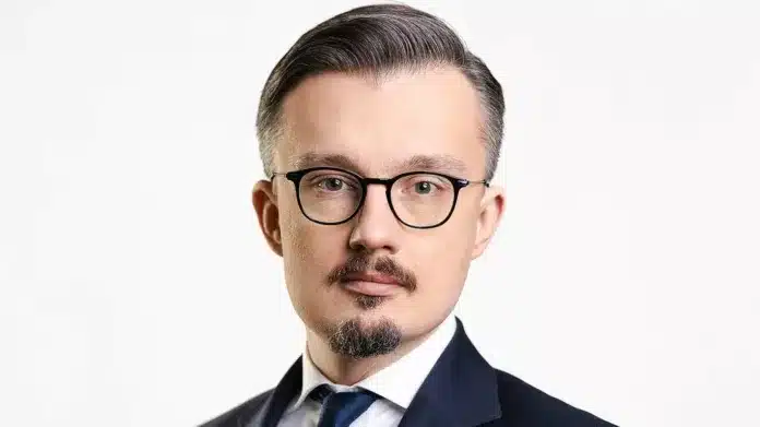 Mateusz Łakomy, demograf, autor książki 